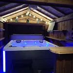 Maison Centre Avec Jacuzzi 펜션